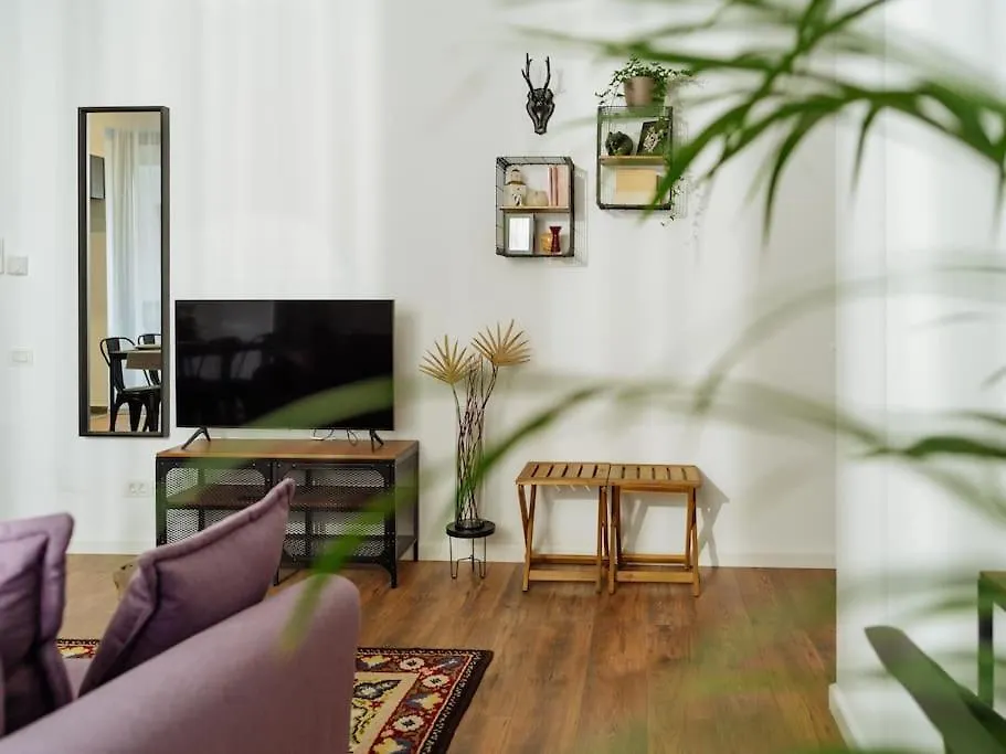Central 6 Apartment - New Building & Parking Bucharest Romania