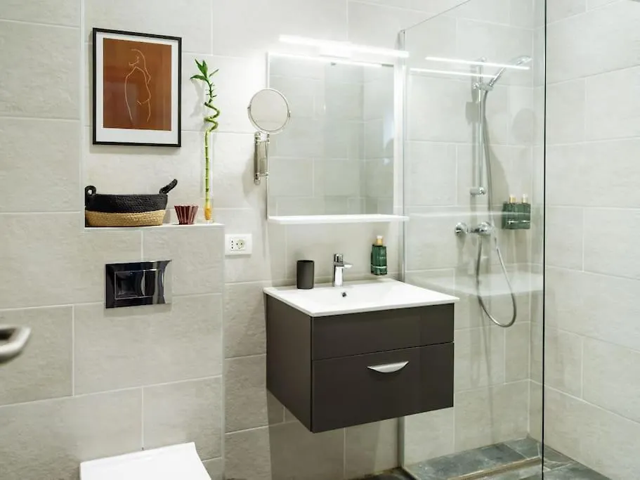 Central 6 Apartment - New Building & Parking Bucharest