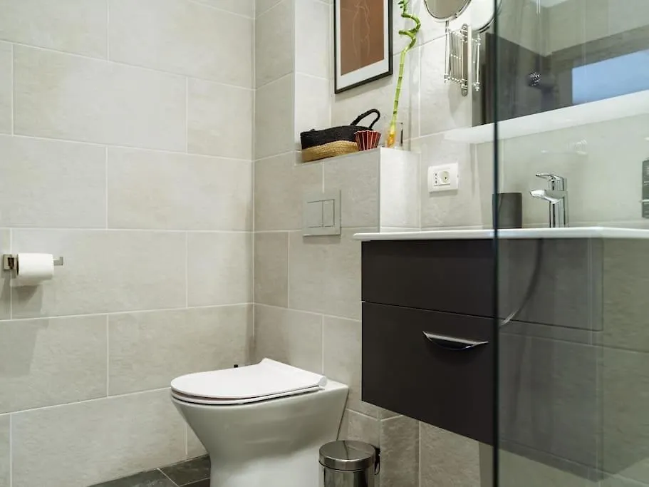 Central 6 Apartment - New Building & Parking Bucharest Romania